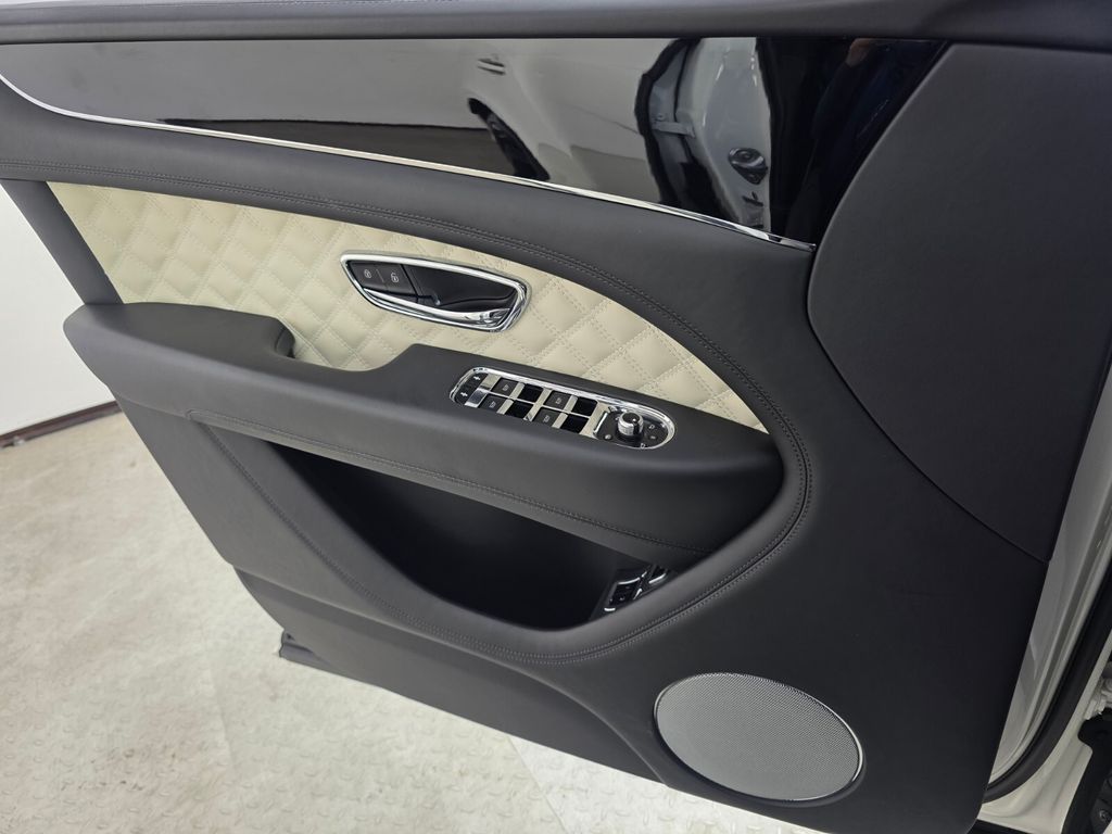 Used 2022 White Bentley  image 26
