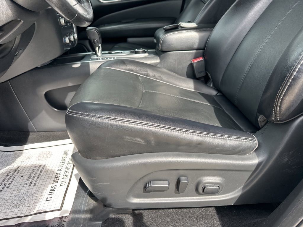 2020 Brilliant Silver Metallic Nissan Pathfinder SL 4X4 SUV