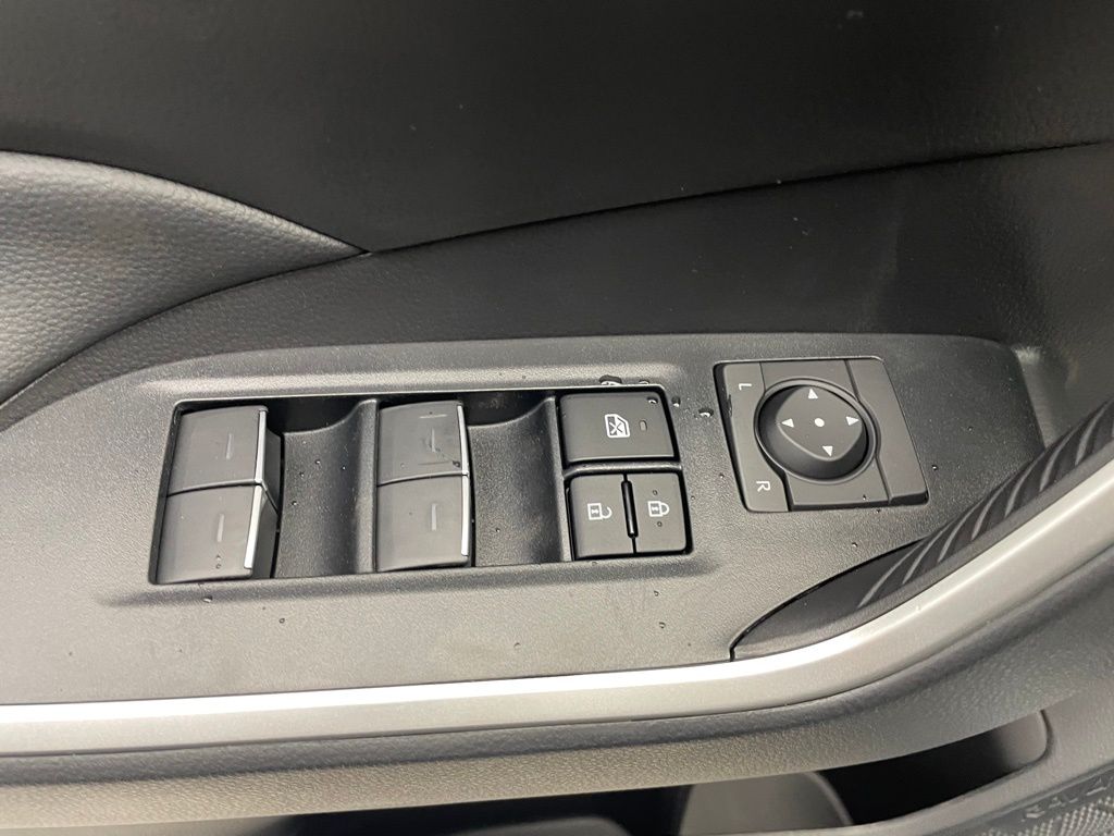 2025 Toyota RAV4 XLE 10