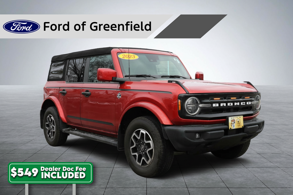 Hot Pepper Red Metallic Tinted Clearcoat 2023 Ford Bronco Outer Banks 4-Door 4WD SUV / Crossover Four-Wheel Drive Automatic