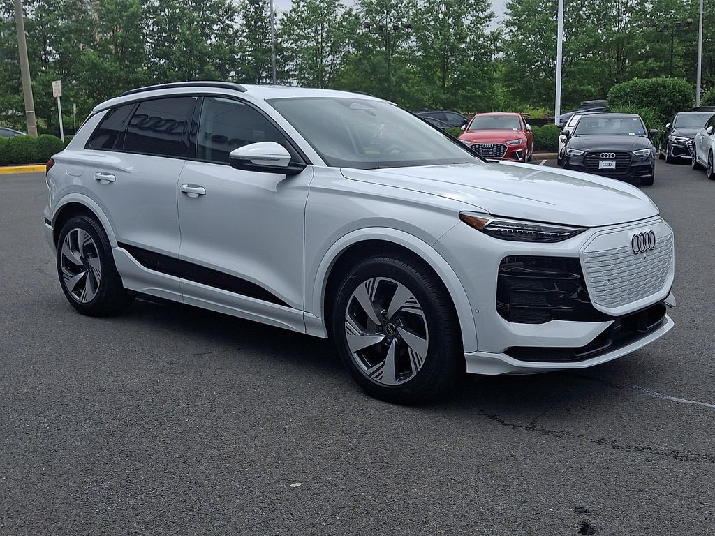 Thumbnail: 2025 Audi Q6 e-tron - 3