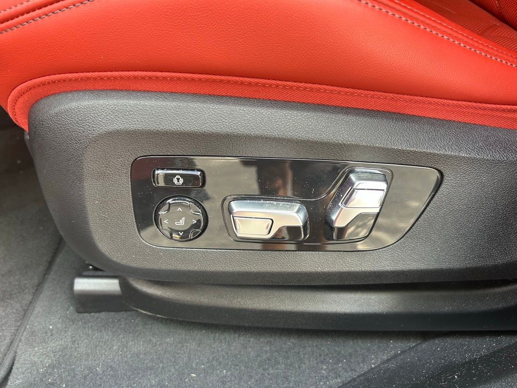 2023 BMW XM  22