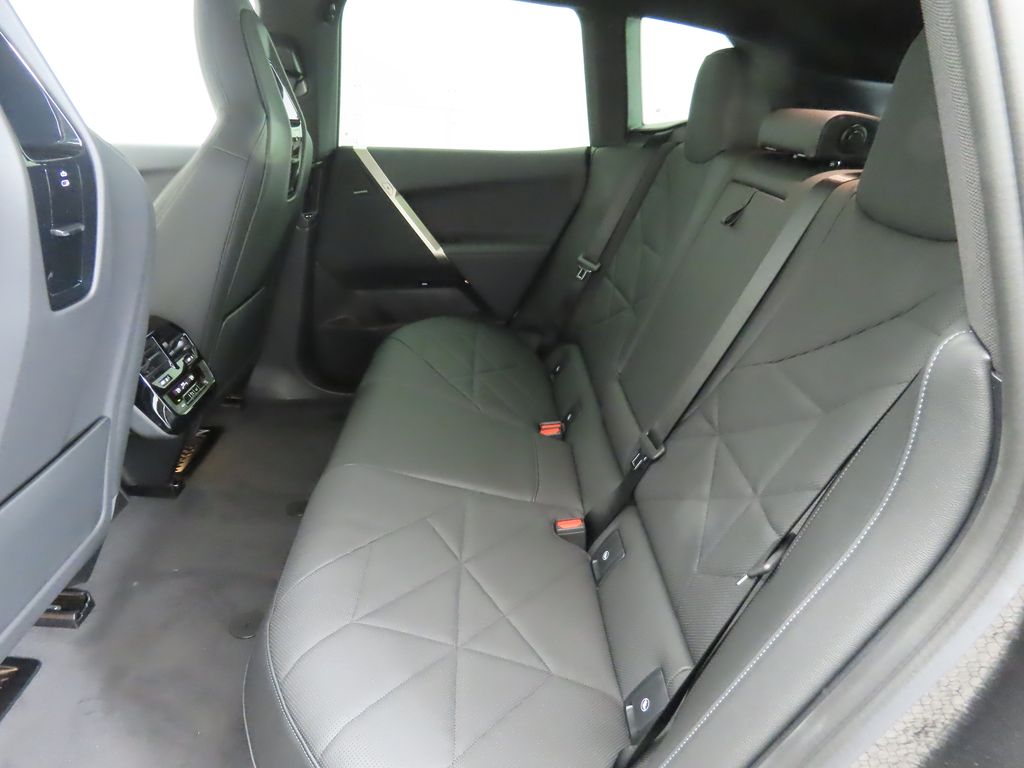 2025 BMW iX xDrive50 21
