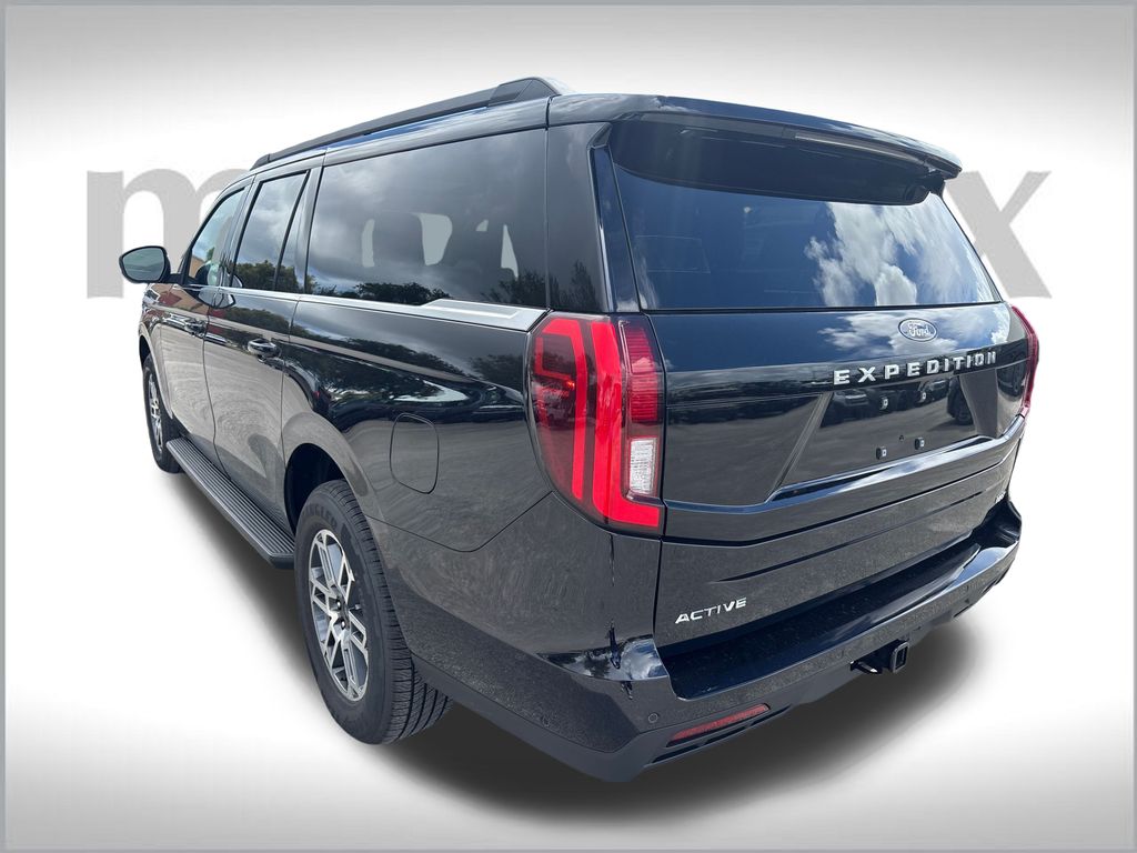 2025 Ford Expedition MAX photo 3