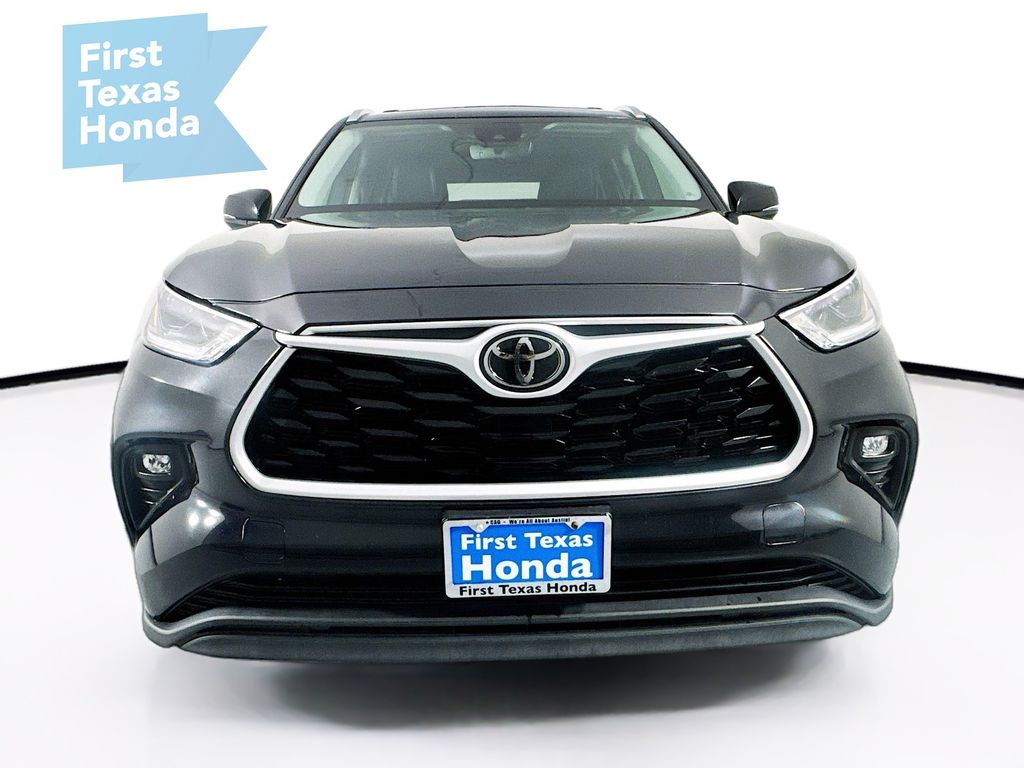 Used Car 2021 Toyota Highlander  Xle For Sale Under $30,000 In Austin, Texas