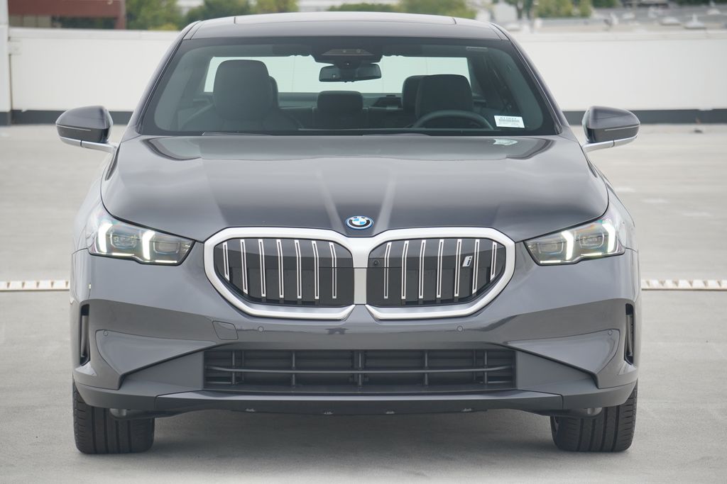 Thumbnail: 2026 BMW i5 - 2