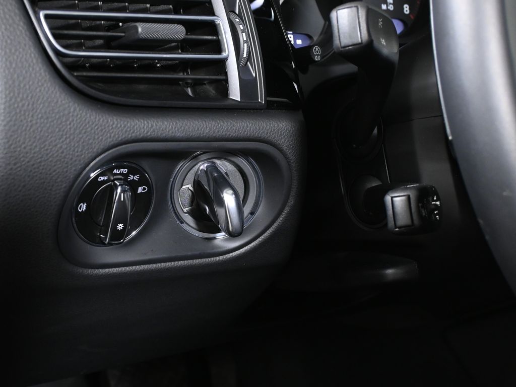 Thumbnail: 2025 Porsche Macan - 30