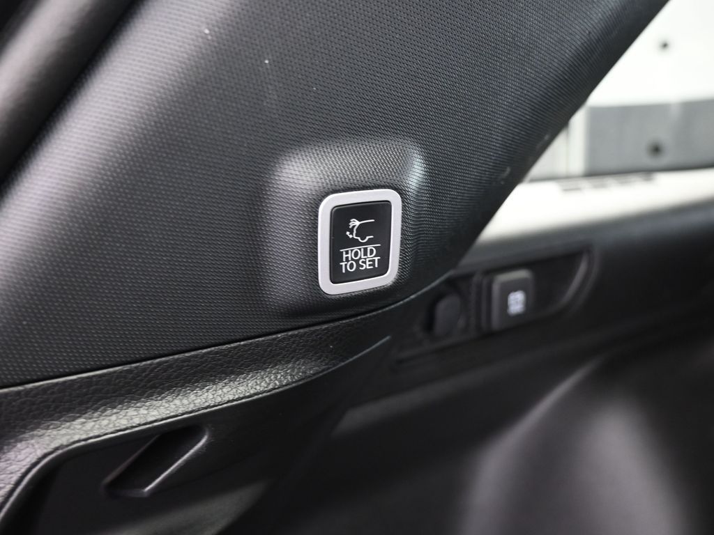 Used 2024 Midnight Sky Jeep Limited image 43