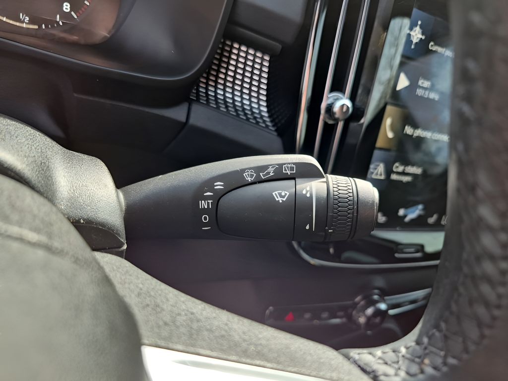 Used Car 2022 Volvo Xc40  R-design For Sale Under $25,000 In Austin, Texas