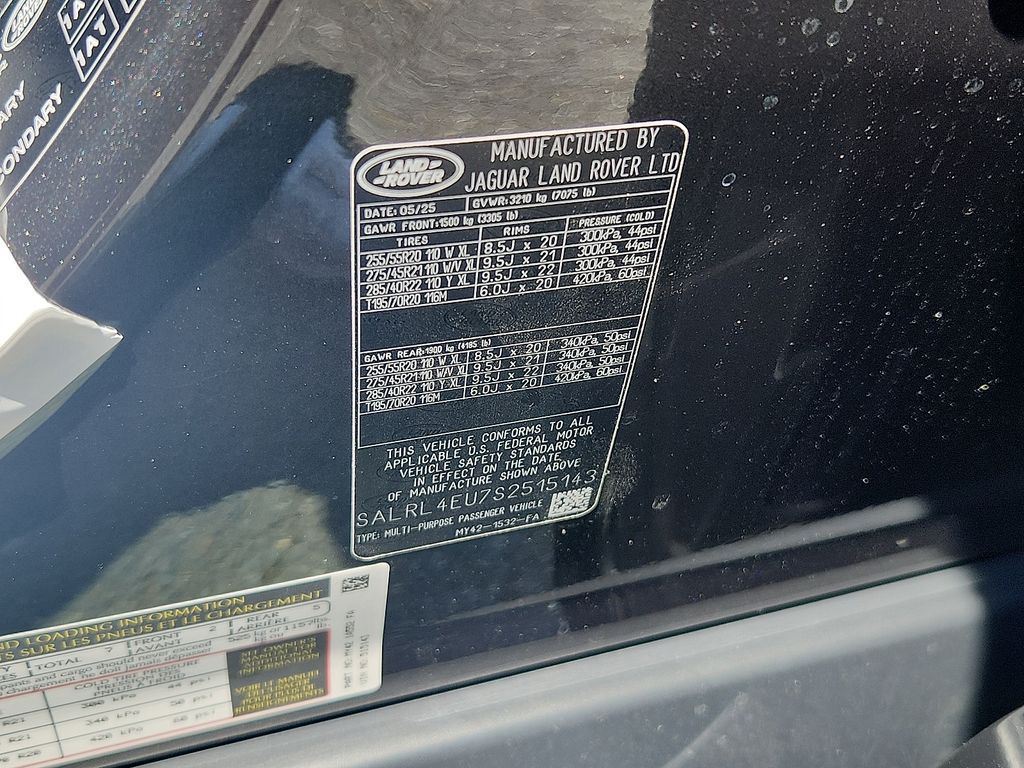 Thumbnail: 2025 Land Rover Discovery - 10