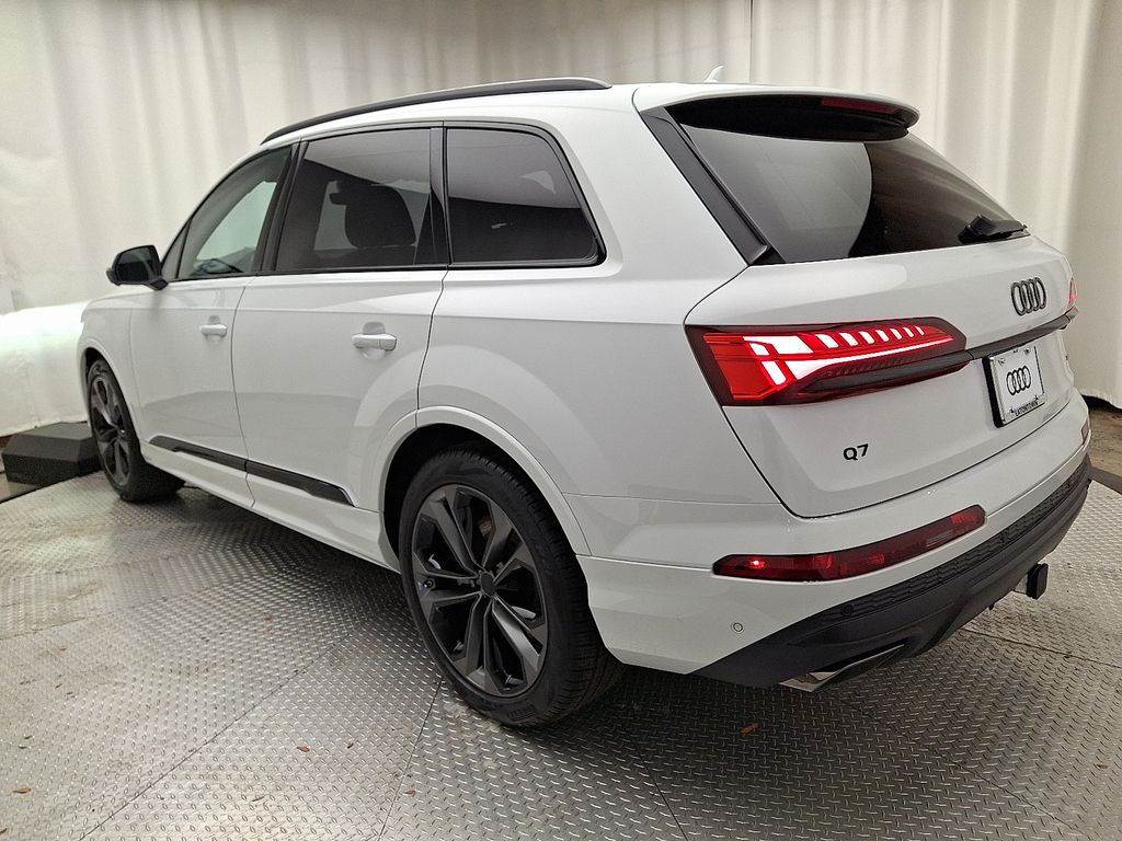 Thumbnail: 2026 Audi Q7 - 4