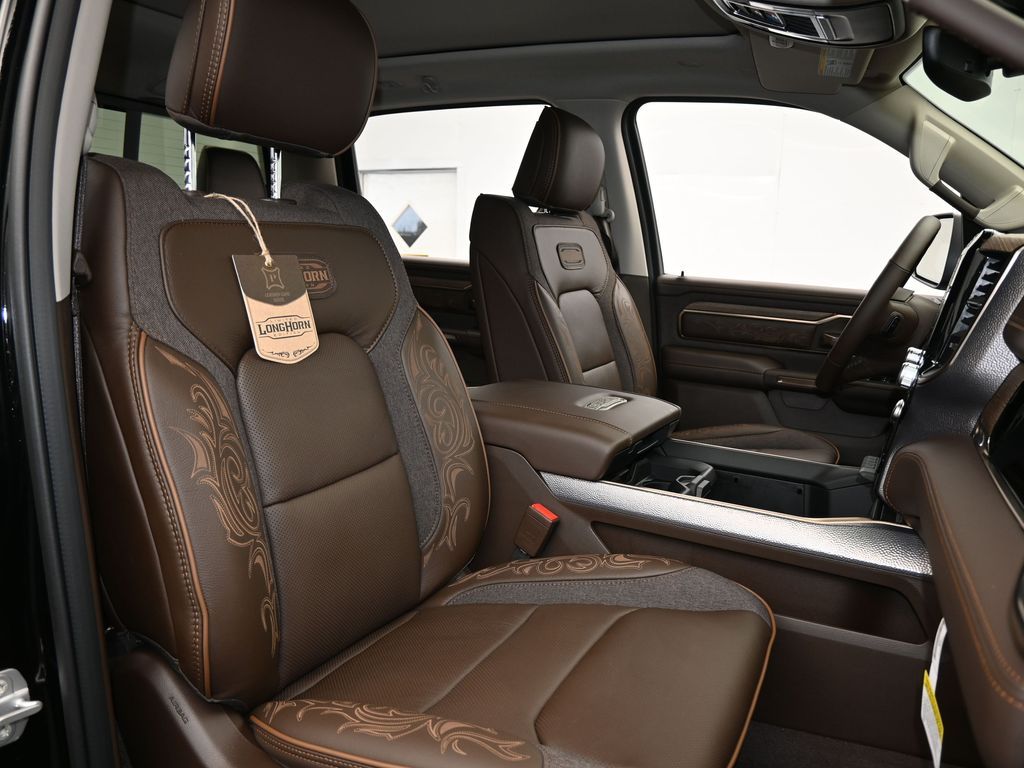 New 2026 Diamond Black Crystal Pearlcoat Ram Limited image 40