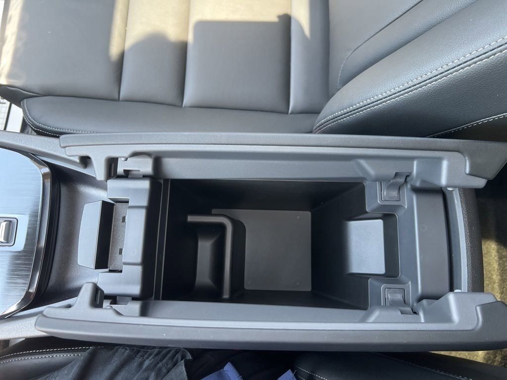 2025 Everest White Pearl Nissan Rogue SL FWD SUV
