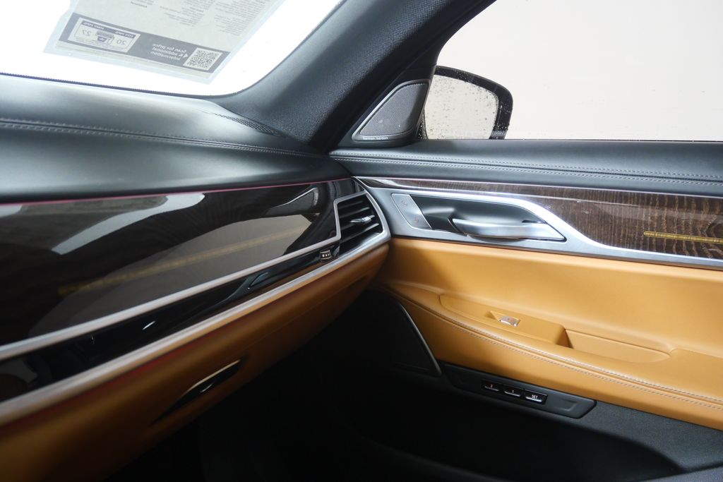 Thumbnail: 2022 BMW 7 Series - 28