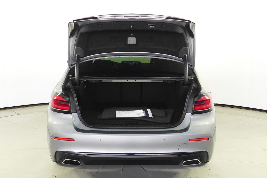 Thumbnail: 2023 BMW 5 Series - 10