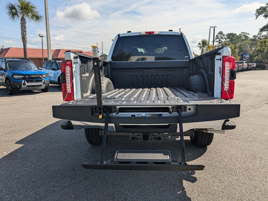 2026 Ford Super Duty F-350 SRW LARIAT