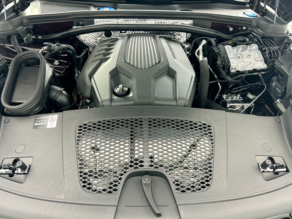 Thumbnail: 2026 Porsche Macan - 30