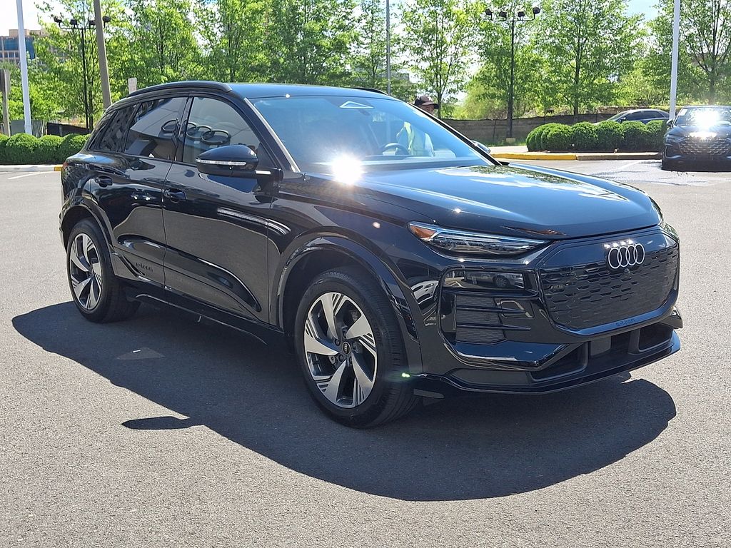 Thumbnail: 2025 Audi Q6 e-tron - 3