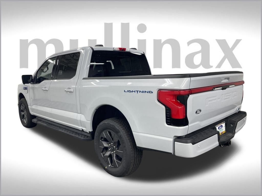 2025 Ford F-150 Lightning Lariat photo 7