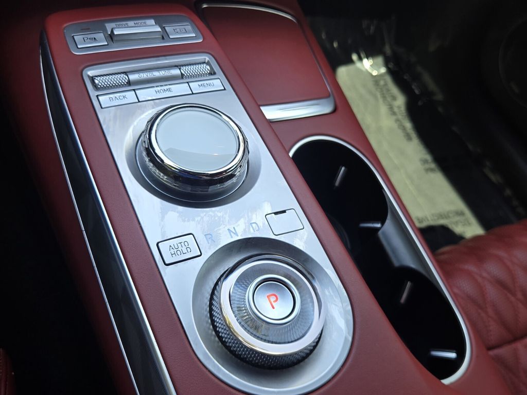 2022 Genesis Gv70 - $35,698