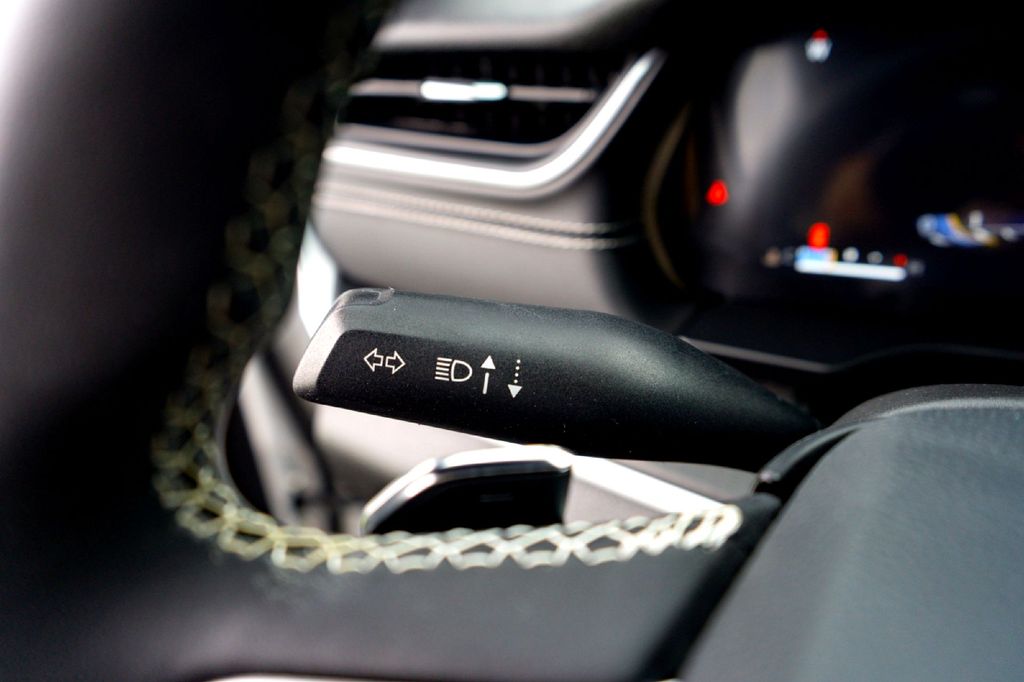 Used Car 2023 Jeep Grand Cherokee L  Altitude For Sale Under $30,000 In Taylor, Texas