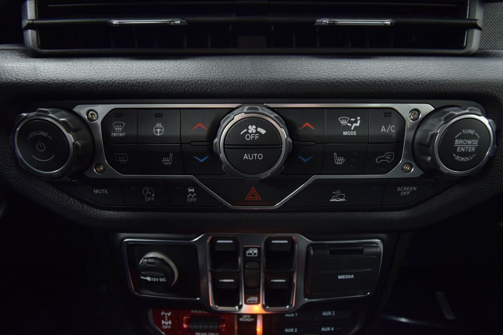 new 2026 Jeep Gladiator car, priced at $47,570