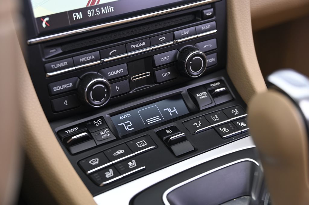 Thumbnail: 2015 Porsche 911 - 31