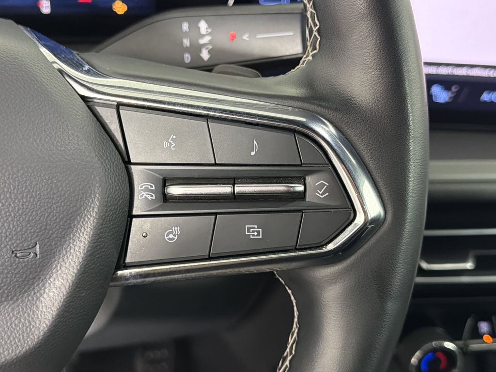 used 2024 Chevrolet Traverse car, priced at $31,900