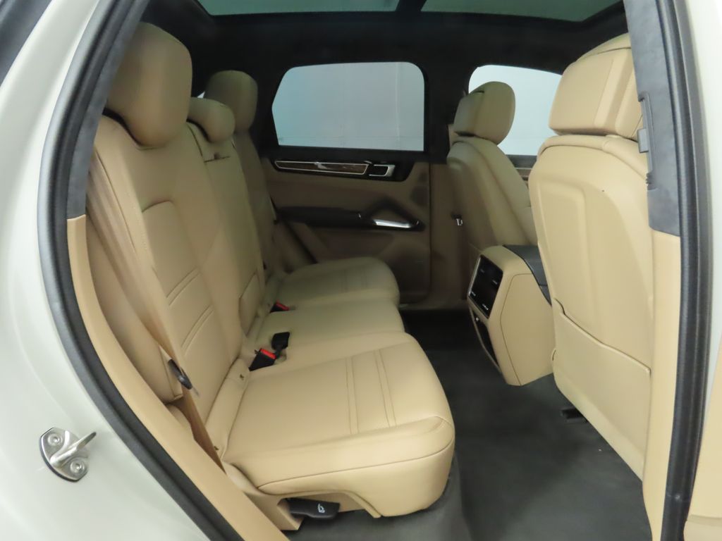 2022 Porsche Cayenne Turbo 24