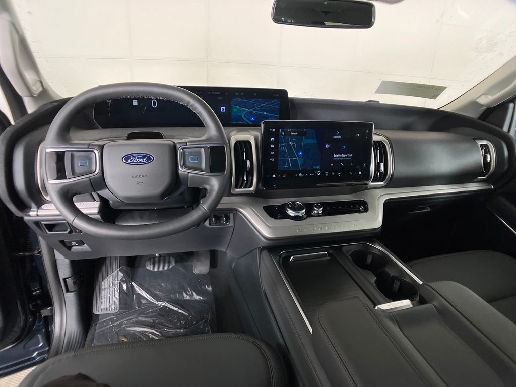 2025 Ford Expedition MAX photo 3