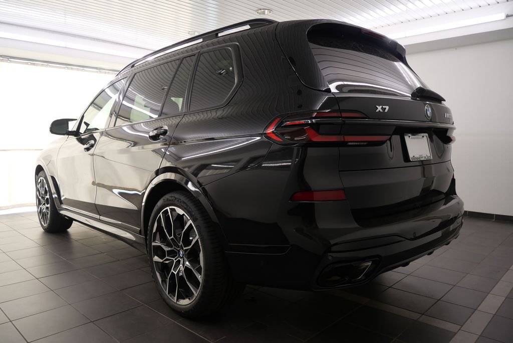 2025 BMW X7 M60i 5