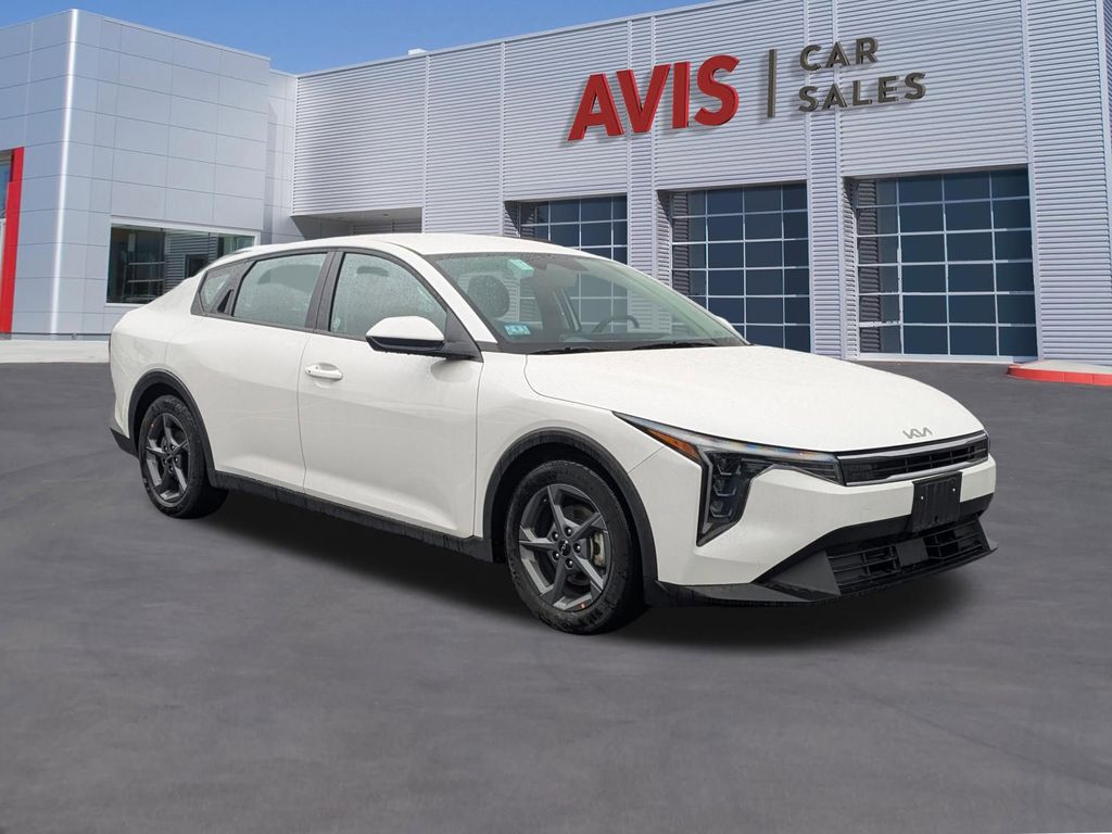 Snow White Pearl 2025 Kia K4 LXS FWD Sedan Front-Wheel Drive Continuously Variable Transmission