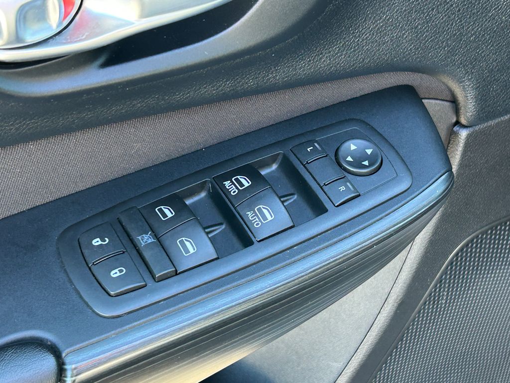 Thumbnail: 2016 Jeep Cherokee - 12