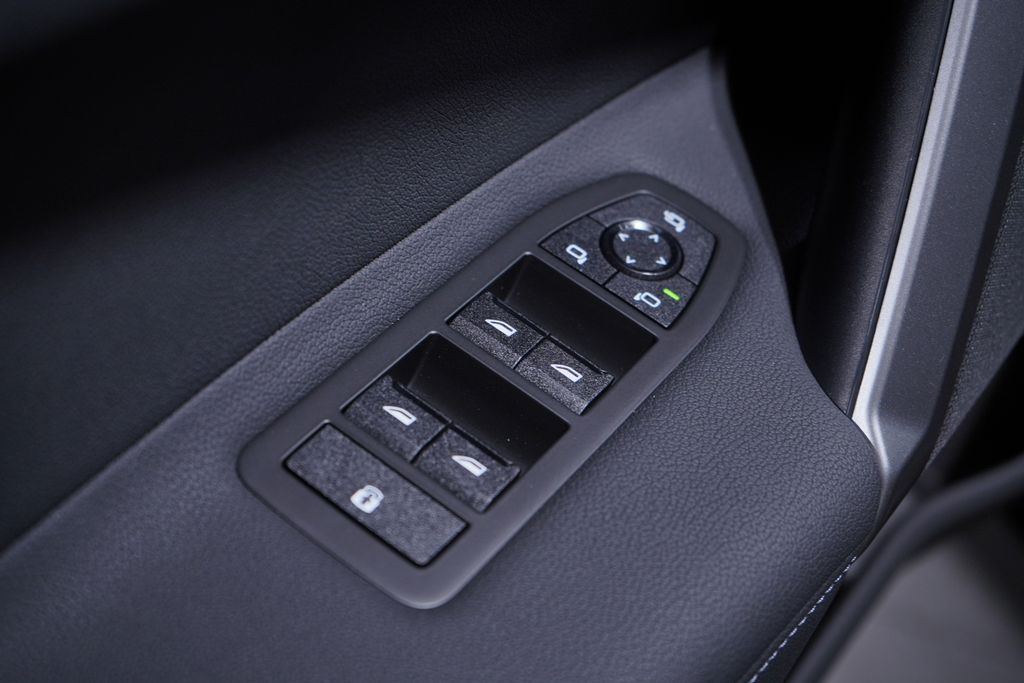 Thumbnail: 2026 BMW iX - 11