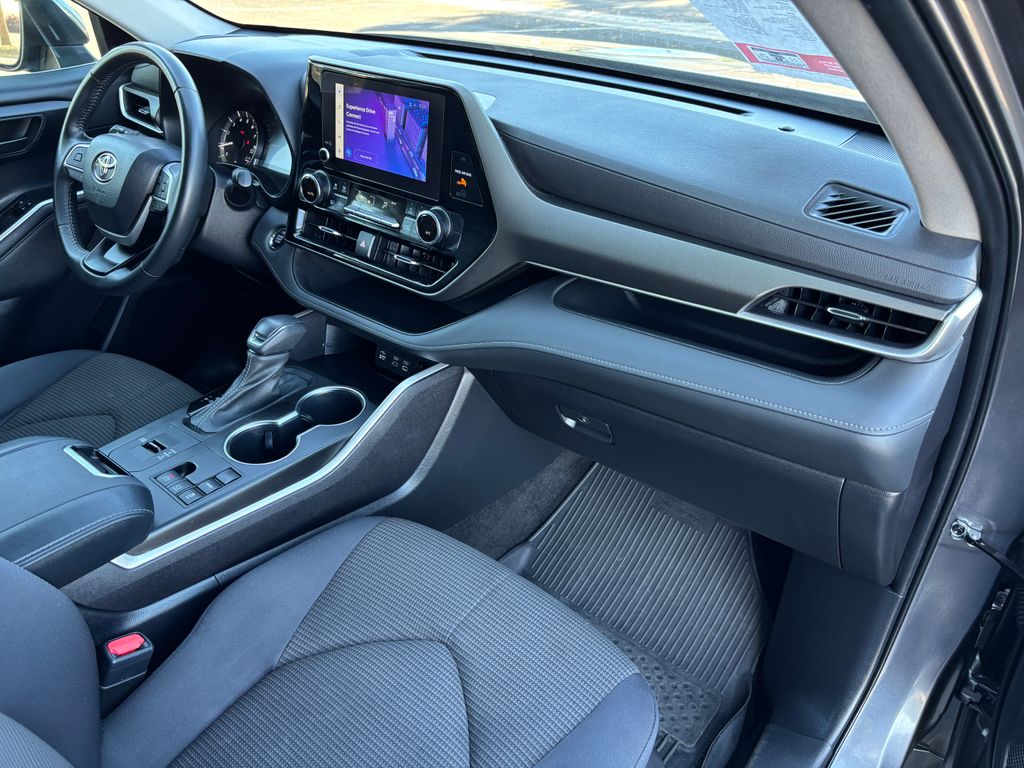 2023 Toyota Highlander L 24