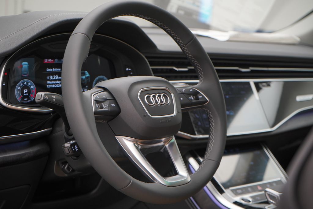 2025 Audi Q8  8