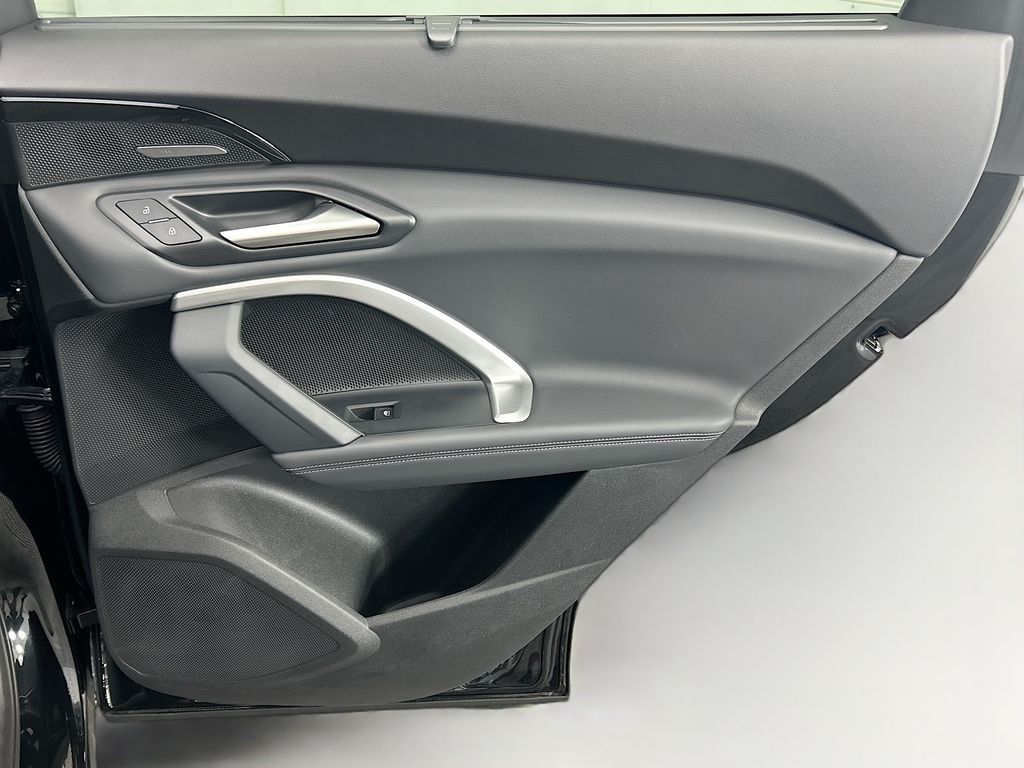 Thumbnail: 2025 Audi Q5 - 26