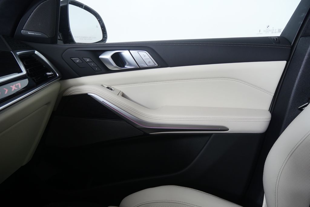 Thumbnail: 2026 BMW X7 - 26