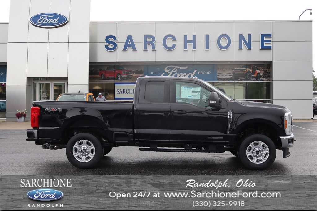 Agate Black Metallic 2026 Ford F-250 Super Duty Pickup Truck Four-Wheel Drive Automatic