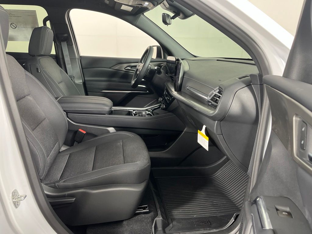 Thumbnail: 2026 Chevrolet Traverse - 8
