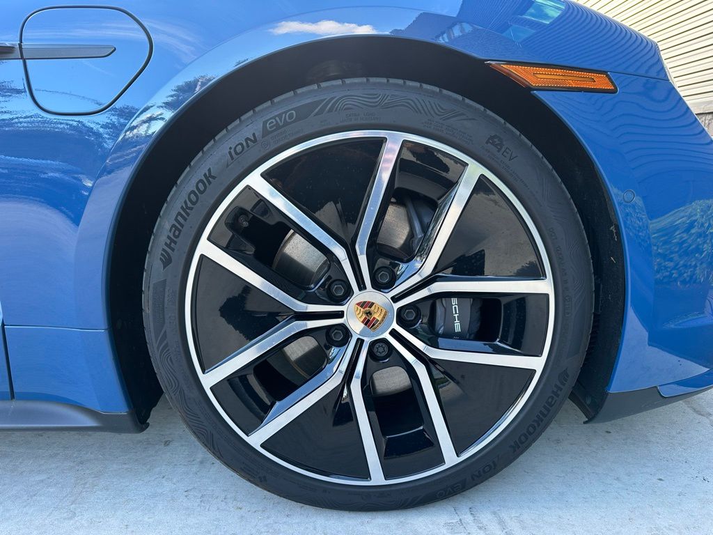 Thumbnail: 2025 Porsche Taycan - 15