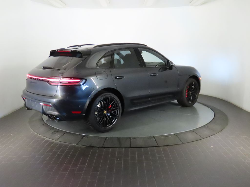 Thumbnail: 2026 Porsche Macan - 7