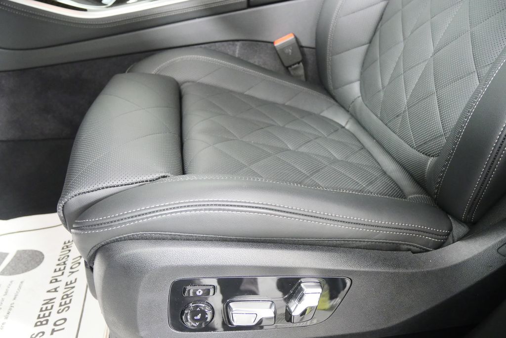 Thumbnail: 2026 BMW X5 - 10