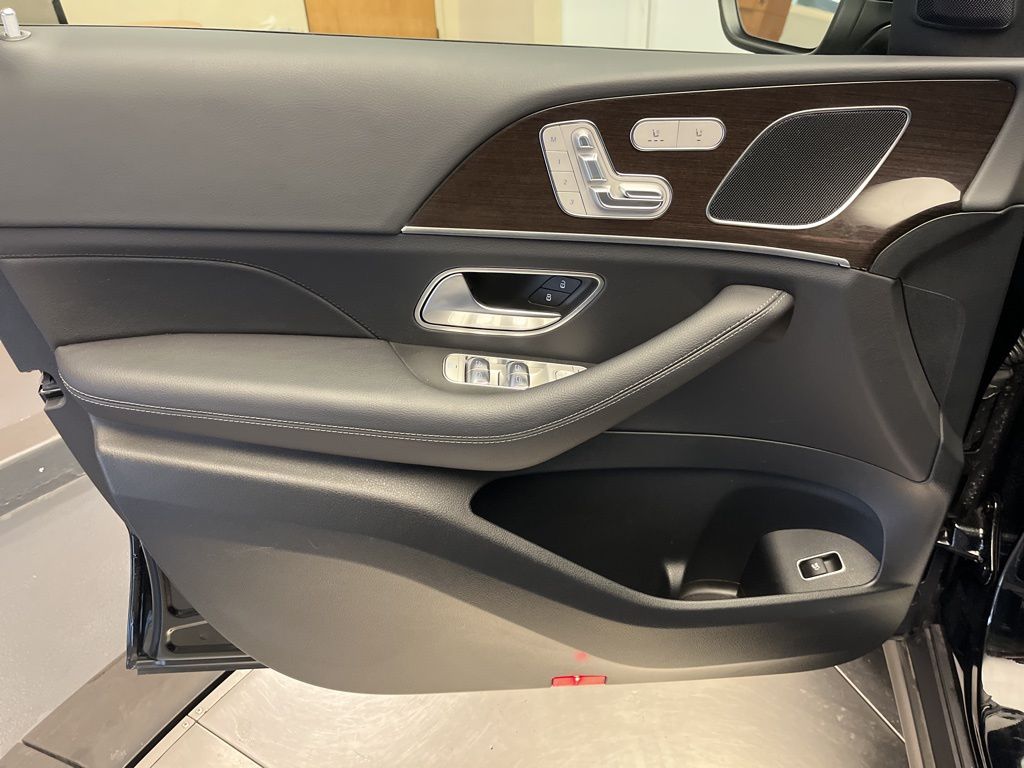 Thumbnail: 2025 Mercedes-Benz GLE - 11