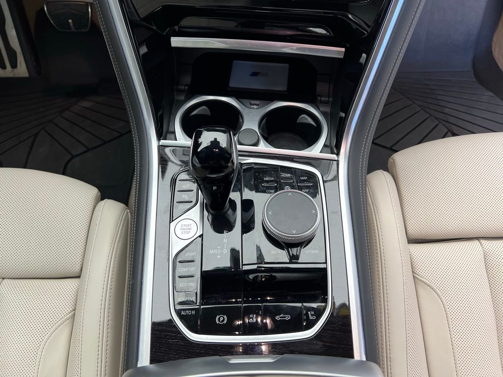 Thumbnail: 2025 BMW 8 Series - 16