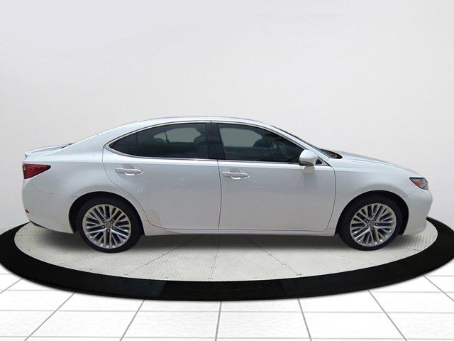 Used 2014 White Lexus 350 image 2