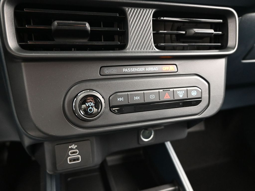 2025 Ford Maverick XL photo 16