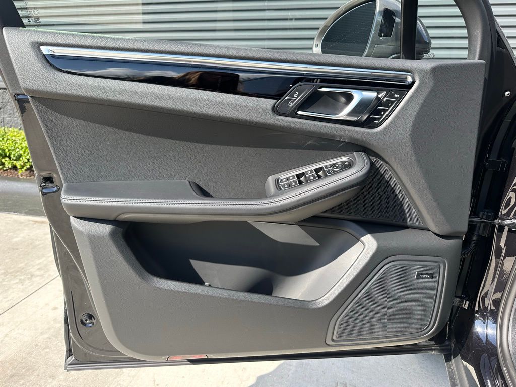 Thumbnail: 2026 Porsche Macan - 17