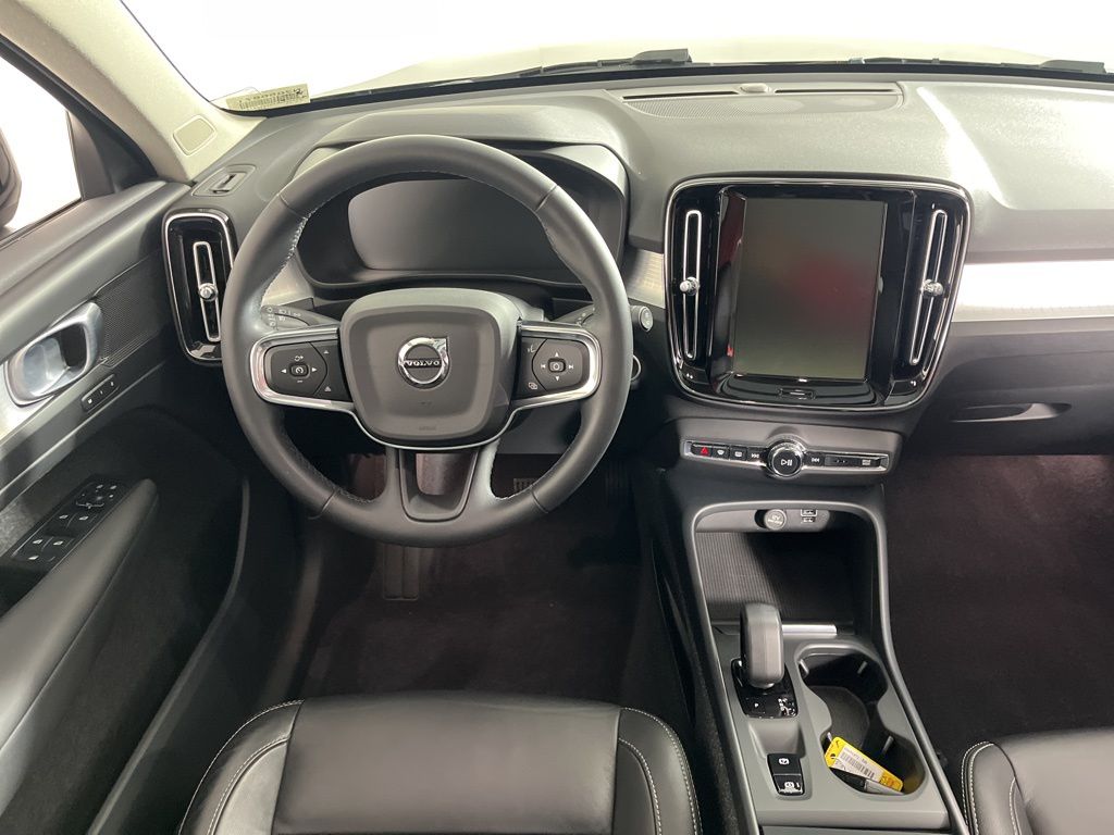 Thumbnail: 2022 Volvo XC40 - 14