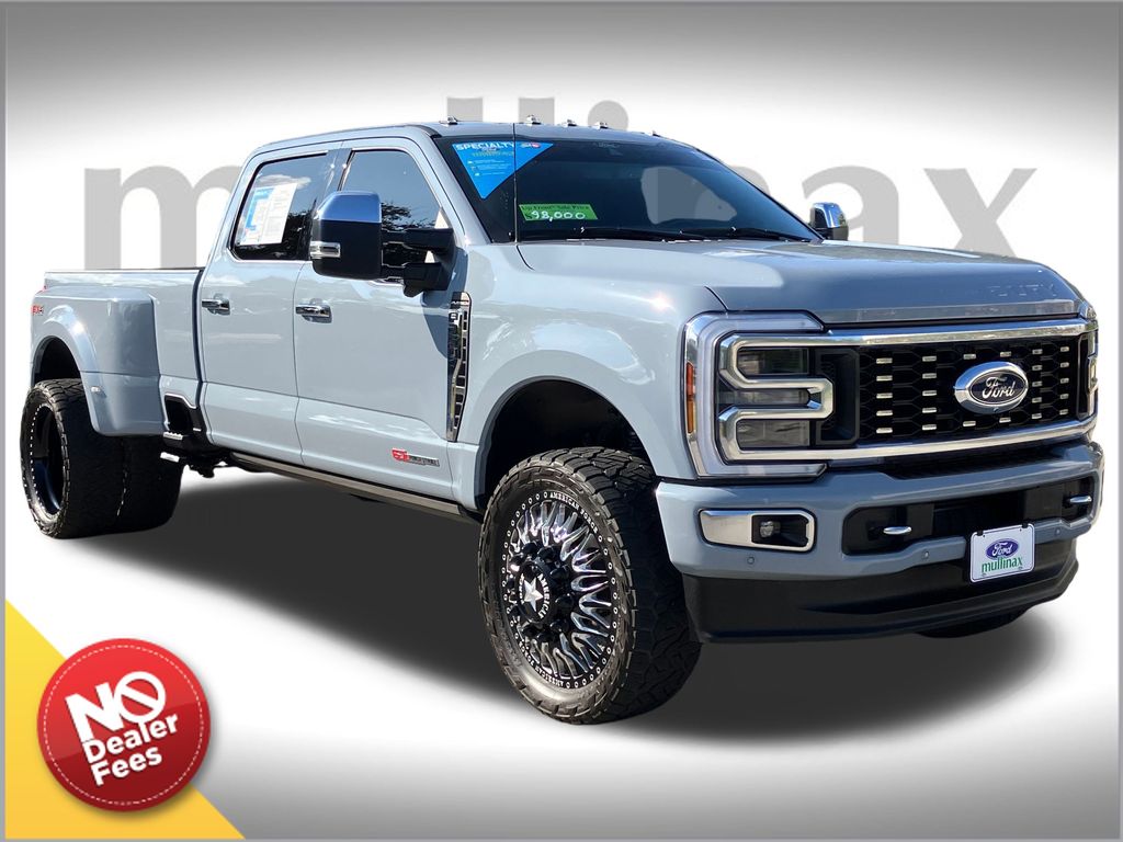 2024 Ford F-350 Super Duty Platinum's photo